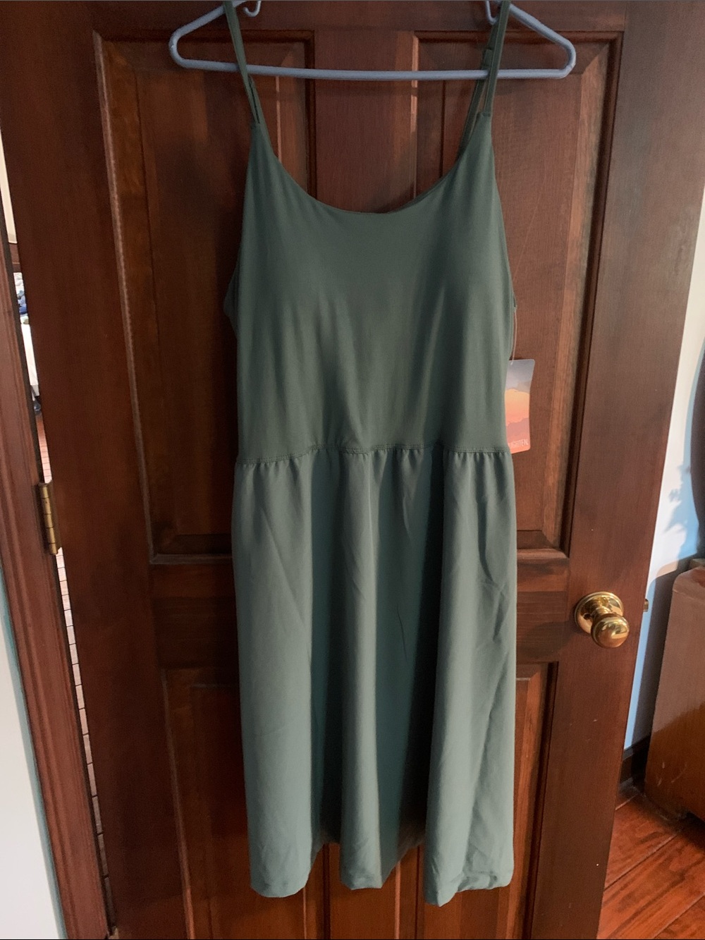 Sleeveless Green Midi Dress with Gathered Waist